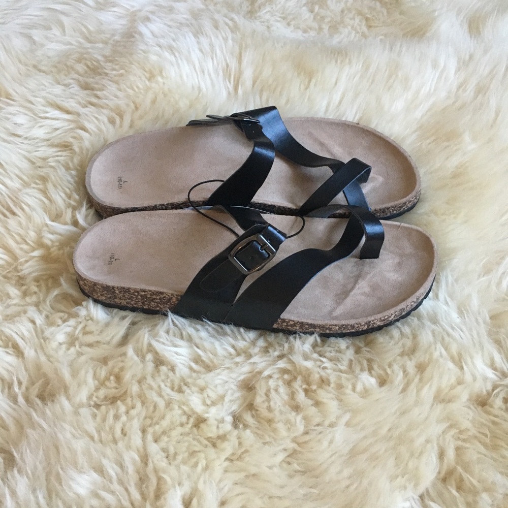 WOMEN’S SLIPPERS